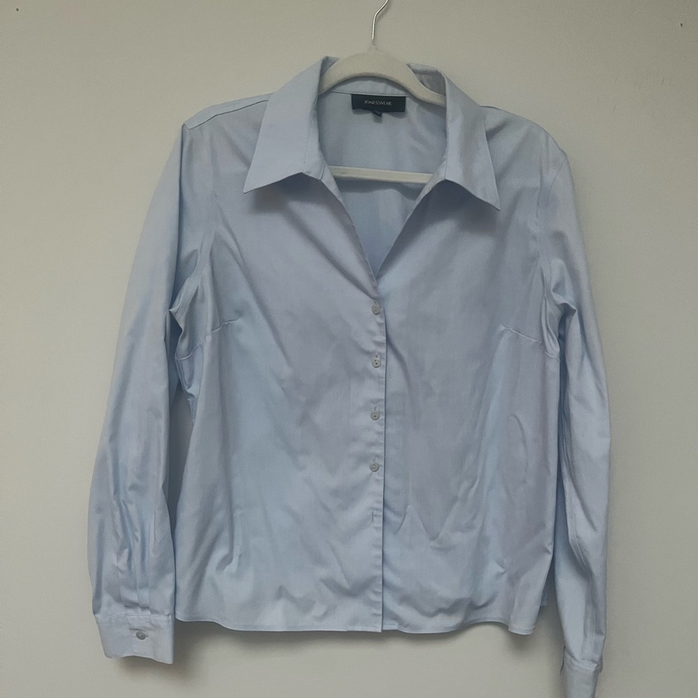 Jones Wear 100% cotton light blue button down shirt